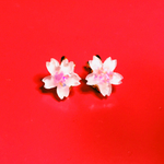 ほんのり色づく桜イヤリング