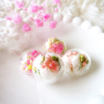 ガラスドーム ✳︎かすみ草とモリソニアの花束✳︎ イヤリング or ピアス・ホワイト or ピンク