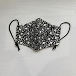 布マスク　カメリア柄　ブラック&アイボリー　ハンドメイド　少し大きめサイズ