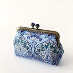 リバティ　がま口ポーチ