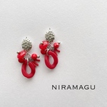 Red gathering pierce