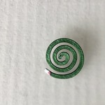 蚊取り線香ピンバッジ