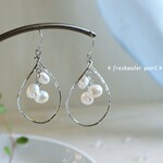 ＊水の中の小さな渦と淡水パールのピアス＊サージカルステンレスフック＊イヤリングに変更可＊６月の誕生石