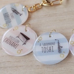 【 名入れ 】 楽器 吹奏楽 ☆ ペールトーンカラーボーダーデザイン ネームプレート キーホルダー ストラップ ☆ プレゼント プチギフト などに☆