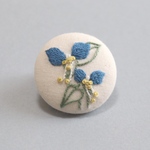 𖤣𖥧𖥣｡植物刺繍｡𖥣𖥧𖤣 ツユクサのブローチ 濃い青