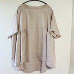 〈お肌に優しい〉リネンサイドギャザーブラウス