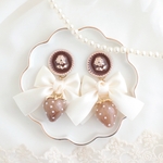 モカブラウン🤎大ぶりいちごとリボンピアス/イヤリング