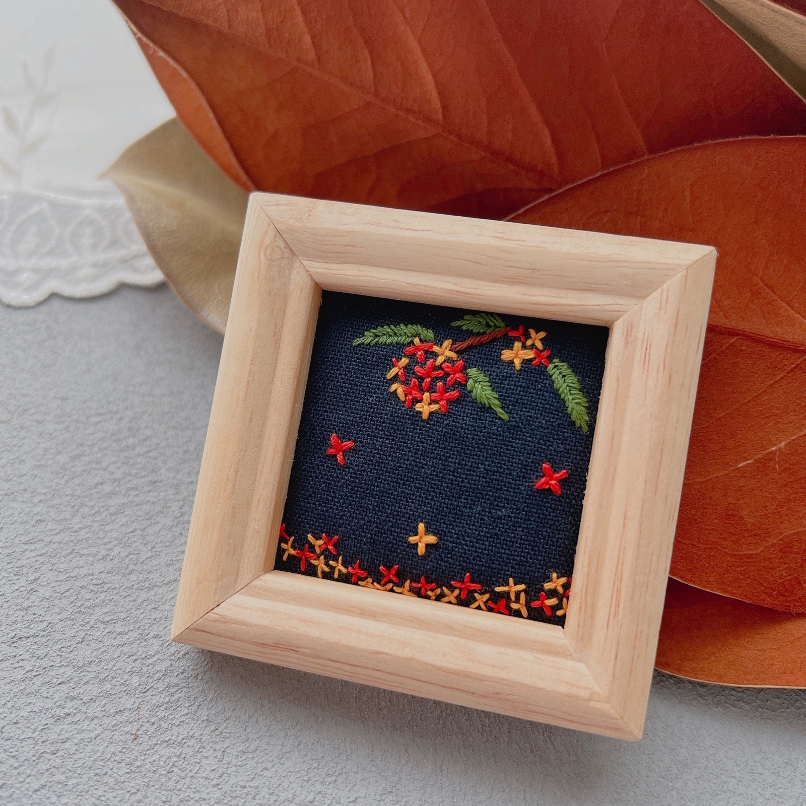 kei様　花の刺繍アート M.K. 金色フレーム kei様 花の刺繍アート M.K. 金色フレーム kei様 花の刺繍アート M.K.