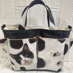 【ハンドメイド】リアルハチワレ猫ちゃんのポケット沢山お散歩バック