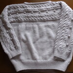 縄編みと玉編みのT字型セーター