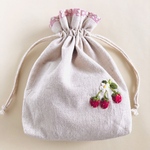 ぷりん様専用　刺繍巾着ポーチ　いちご刺繍