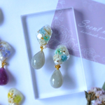 鉱山型☆かすみ草×淡水パール☆しずく型チャーム☆グレー☆ピアス・イヤリング