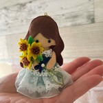 ひまわりを持つ女の子☆フェルトDoll