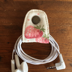 コードホルダー（苺柄）