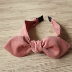 コーデュロイのリボンカチューシャ（コーラルピンク・うさ耳リボン）