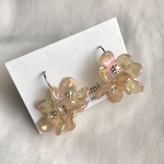 ベージュのオーロラフラワーピアス