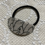 ミナペルホネン*楕円刺繍ヘアゴム*リント　生成り