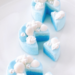 パステルブルーのシェルケーキ