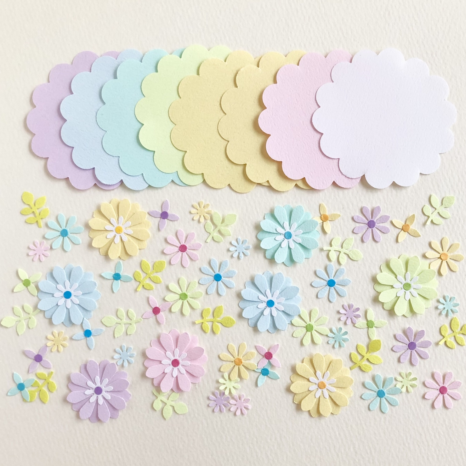 寄せ書きクラフトパンチのお花とコメントカード(5.7cm)のセット