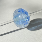 水色にレース、淡い紺・薄い水色の水中花とんぼ玉(3)