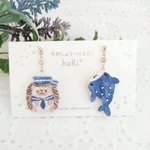 ハリネズミとジンベエザメの手刺繍ピアス