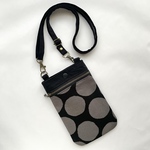 【binhiko様ご依頼分】いびつな水玉 黒‪✕‬グレーのドット スマホショルダー 北欧風 ストラップも手作りです♪