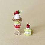 ピスタチオと苺のミニチュアピアス