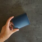 「コードバンの二つ折り財布」
