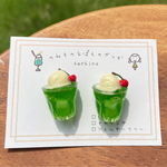 昔ながらの喫茶店のクリームソーダ