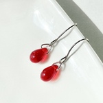ひとつぶチェコドロップのピアス シャムレッド No.004D