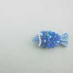 ビーズ刺繍のお魚ブローチ 青