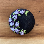 刺繍くるみボタン（ヘアゴム/ブローチ）