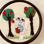 刺繍枠飾り りんご摘み
