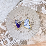 【藍色の深海と水面模様】のシー陶器イヤリング　Sea pottery  シリーズ　海のカケラ　ネイビーブルー　