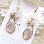 お花のカケラと天然石のピアス/イヤリング  