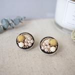 ビーズ刺繍𓍯マスタードビジュー⧉パール flowerピアス