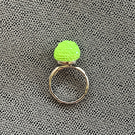 ネオンカラー ジュエルボールリング ピスタチオカラー💍