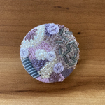 ビーズ刺繍くるみボタン（ヘアゴム/ブローチ）