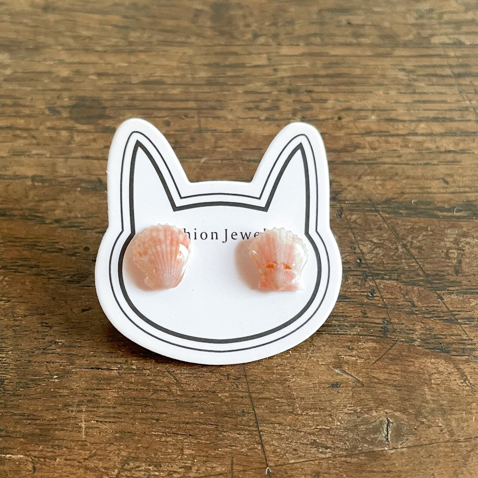 感謝価格(ㅅ´꒳` )踊る！ハチワレにゃん レジンヘアゴム レジン ヘアゴム 猫 グレーハチワレ - お嬢のお針箱 | minne byGMO