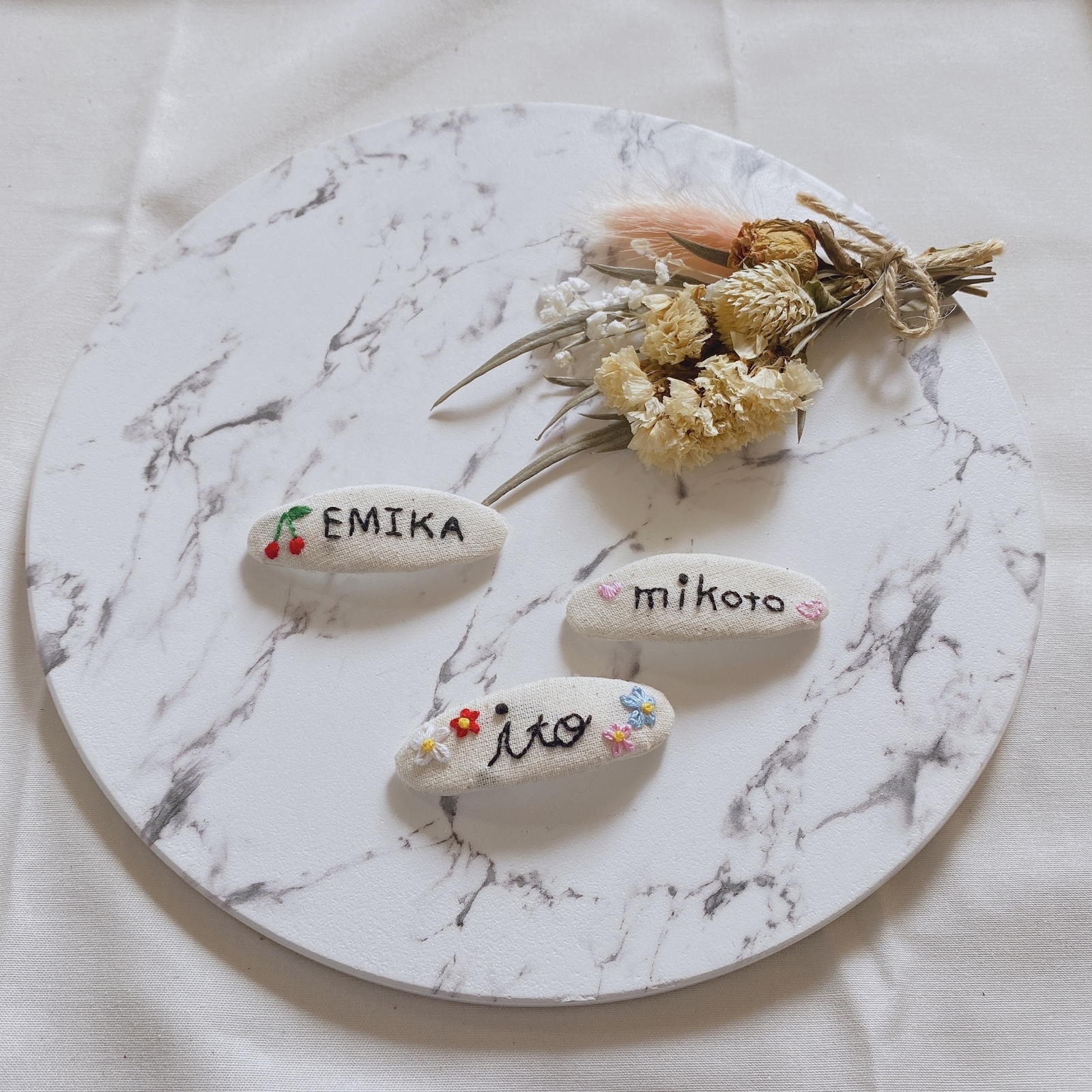 ✨名前入り刺繍ヘアピン✨ オーダーメイド - schein | minne byGMO