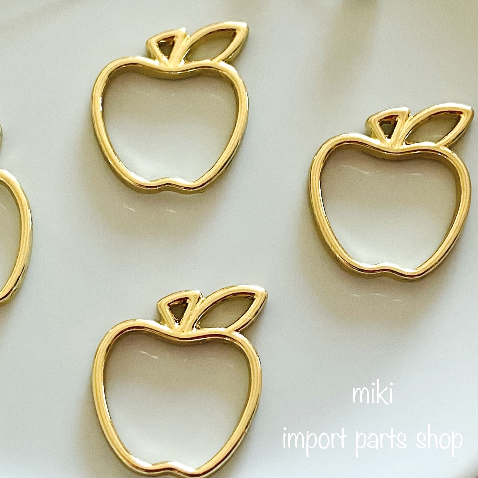 4pcs】りんご アップル フレーム レジン枠 メタル チャーム