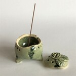 織部の三足香炉（お香立て付）
