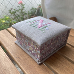 【SALE!!】イニシャル手刺繍のbox『Ｎ』