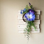 ◆ブルーとパープルのアサガオ 壁掛けアレンジ◆アーティフィシャルフラワー・リース・壁掛け・造花◆花倶楽部 