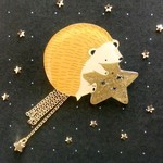 流れ星とハリネズミのブローチ