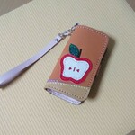 レザークラフト　ストラップ付き、厚みのあるキーも収納できるタイプのキーケース　（本革）