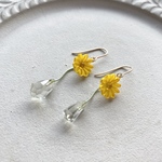 【ichirin】一輪を愛でるイヤーアクセサリー　黄色いお花とグリーンアメジスト