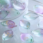 【8つ】チェコ　花びら　花　フラワー　ガラス　ビーズ　マット　すりガラス　グリーン　ピンク