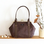 フェイクレザーボストンがま口バッグ：チョコ