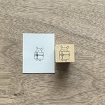 【プレゼントとうさぎさん】イラストはんこ　2cm角　ラバースタンプ